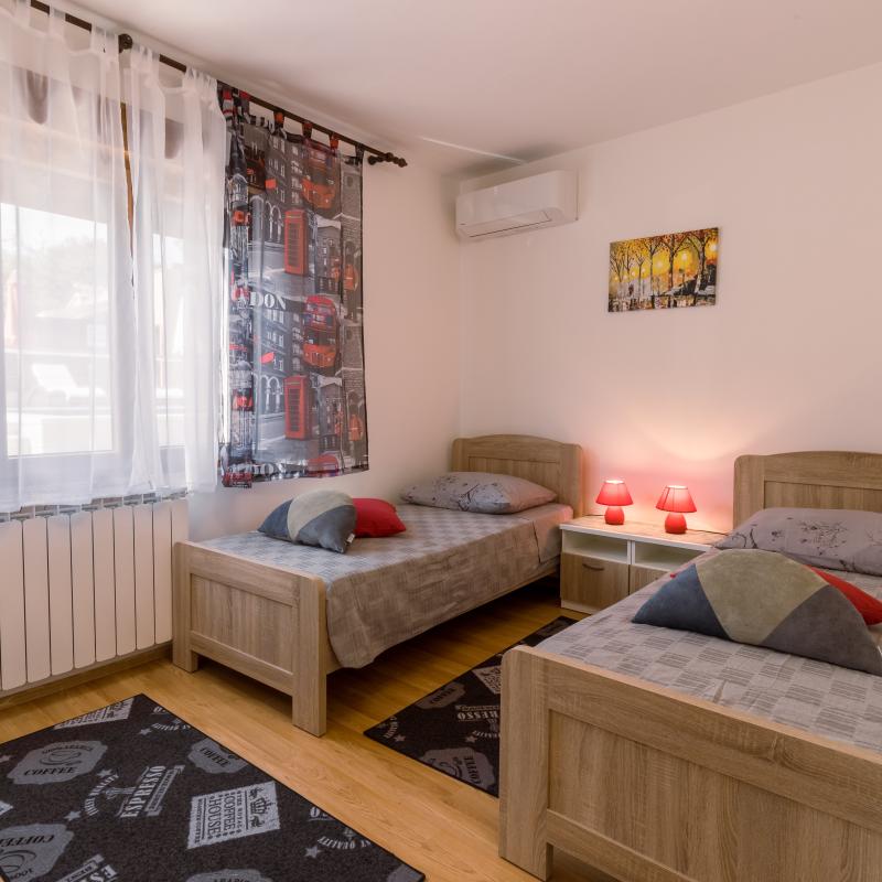 2 beds in a room 